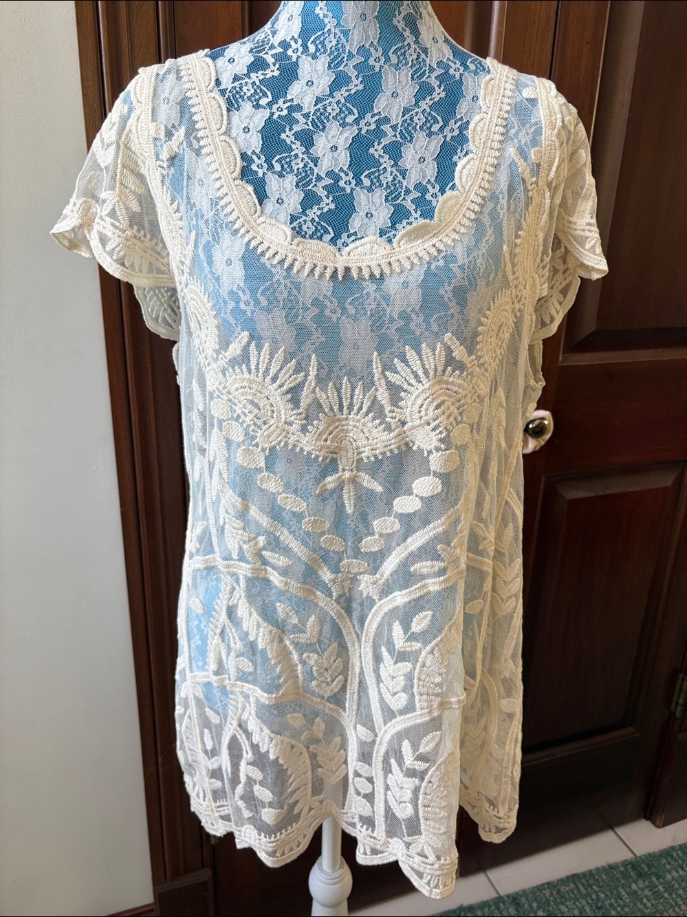 Capri  crochet top  lace overlay top cream mesh & Thread  scoop neck  cap sleeve